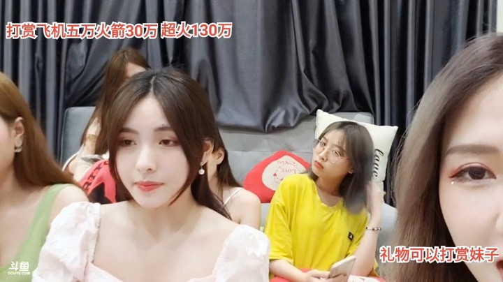 美女果果和大海唱歌很好听啊