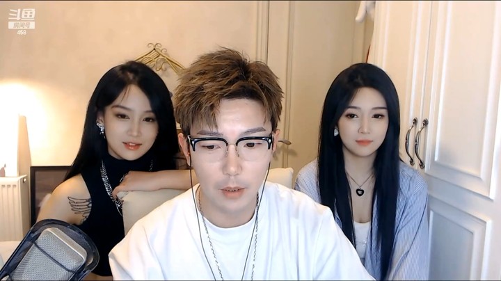 小王哥带着两个美女主播，真是人生赢家啊