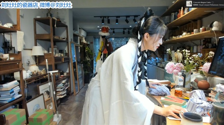 刘灶灶美女小姐姐今天穿古装，两袖清风，仙气飘飘啊