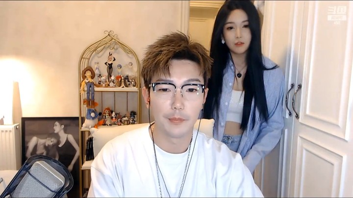 小王哥要当唱歌主播了，希望大家上钻粉，上鱼丸打比赛