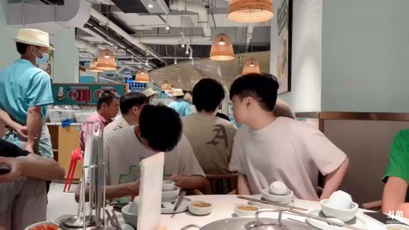 【2022-05-30 20点场】南波儿大魔王丶：南波儿：吃椰子鸡！
