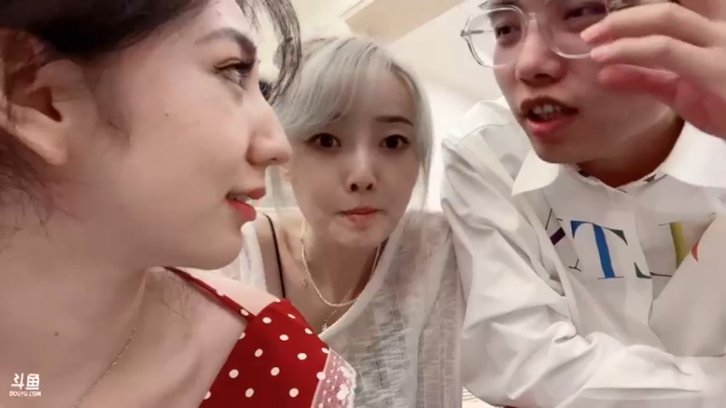 【2022-05-31 00点场】南波儿大魔王丶：南波儿：吃椰子鸡！