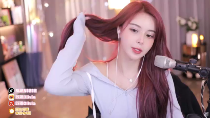 【2022-06-02 02点场】苏恩Olivia：苏恩：6月1日直播四周年哦❤