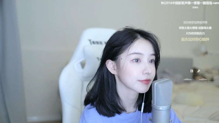 美女周二珂深情演唱《心有独钟》很好听啊