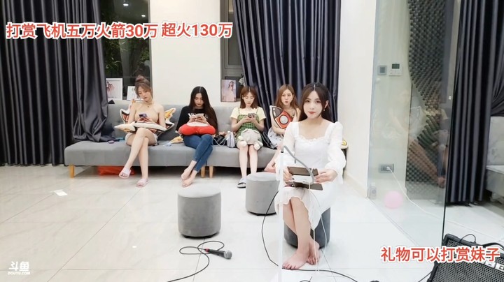 美女果果深情演唱经典老歌《女儿情》