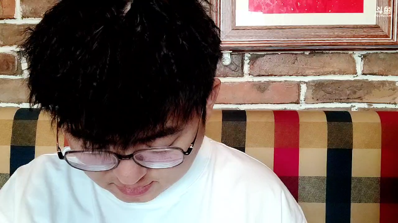 我在斗鱼看火力堂主直播户外