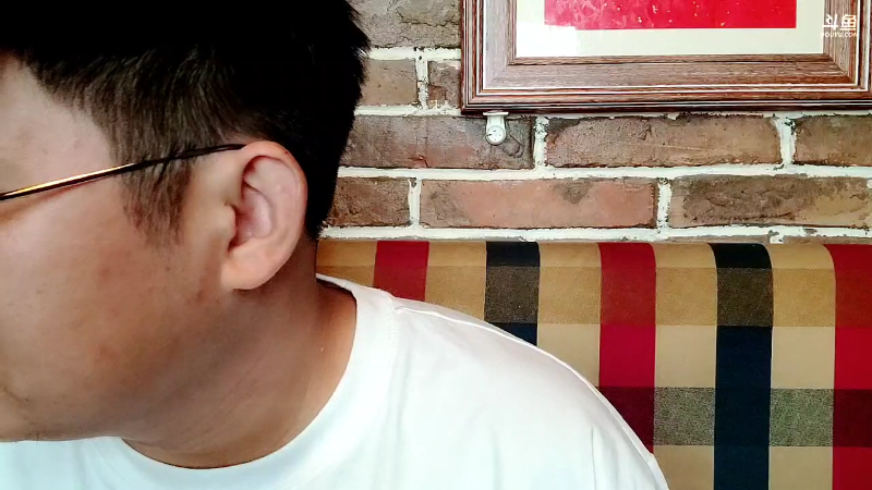 我在斗鱼看火力堂主直播户外