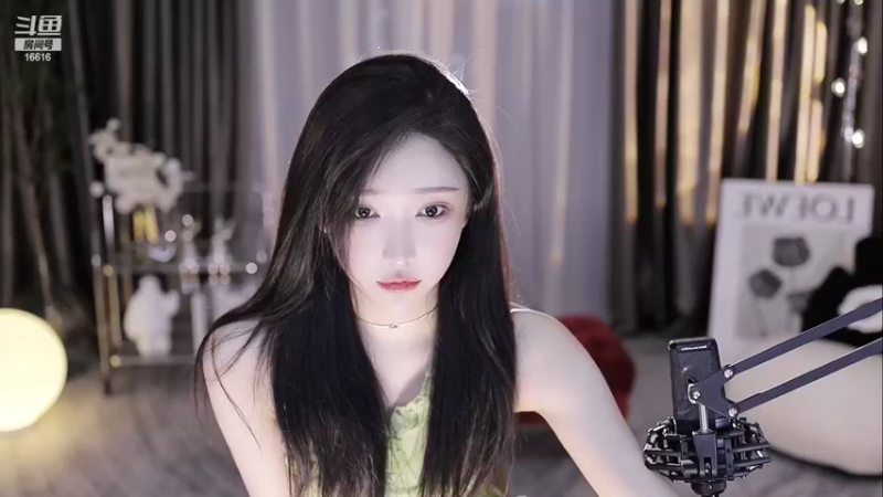 【2022-06-04 23点场】VIVI小小酥：一会见 今天来 来吹牛