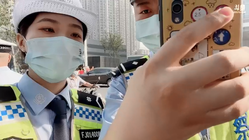 【2022-06-07 07点场】武汉交警：护航高考 交警同行