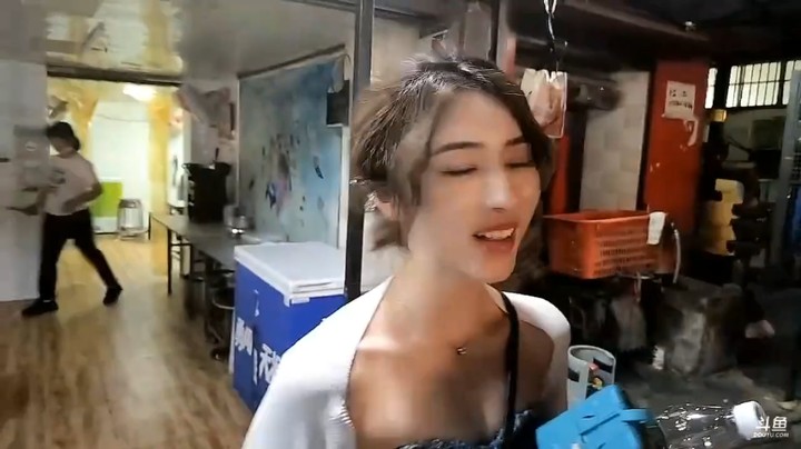 MBTI人格窥探计划，小王哥和一群主播去吃饭，美女小姐姐真好看啊
