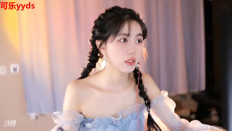 【2022-06-09 22点场】小酒窝翁馨：喜欢健身爱做饭的妹妹