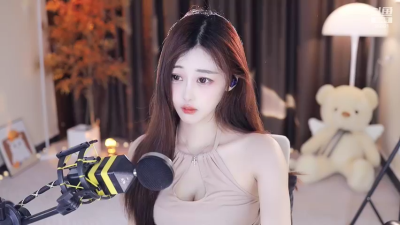 【2022-06-10 19点场】苏小懒38D：呆萌懒妹无敌射手嘎嘎乱沙