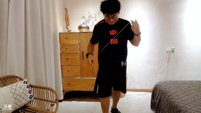 我在斗鱼看火力堂主直播户外