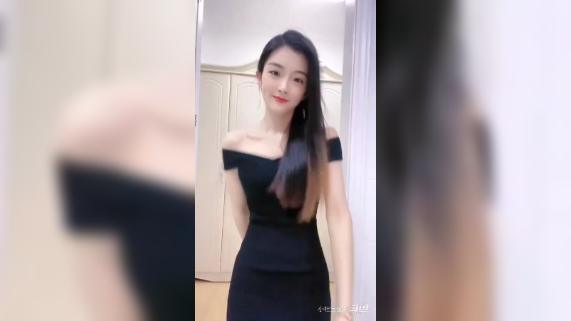 长相甜美的小姐姐  声音好听   笑起来的样子好美1