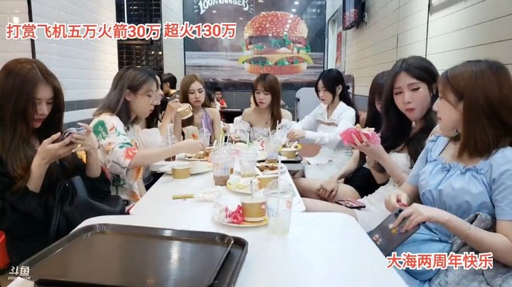 多哥吃东西是真的强，不知道美女小白能不能吃完
