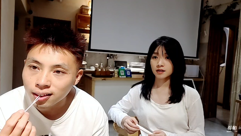 我在斗鱼看火力堂主直播户外