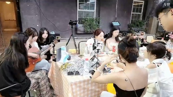 MBTI人格窥探计划最后一天，小王哥和美女准备吃烧烤