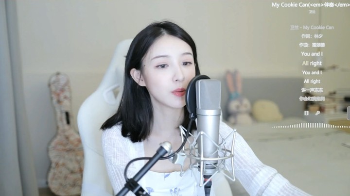 美女周二珂演唱英文歌很好听，好可爱啊
