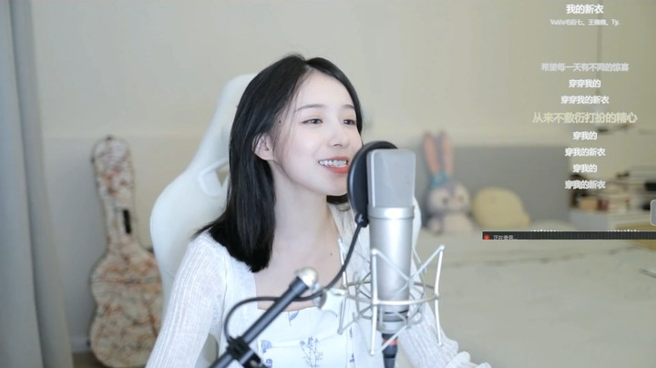 美女周二珂演唱几首歌很好听，最后一首歌很有意思