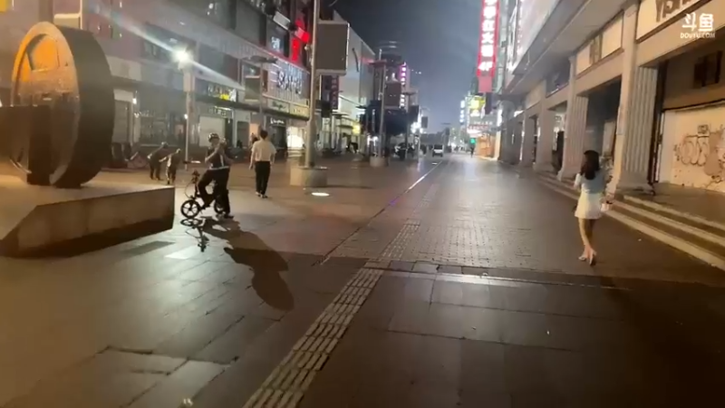 【2022-06-14 01点场】别问问就黑皮：【小奶团】黑皮~