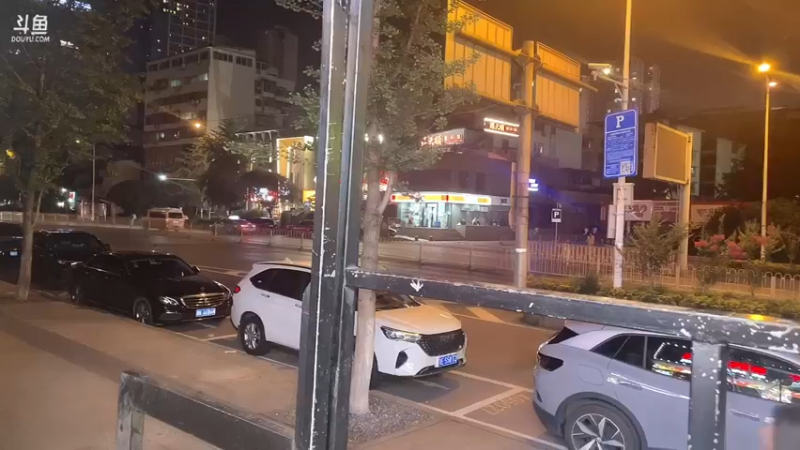 【2022-06-13 23点场】别问问就黑皮：【小奶团】黑皮~