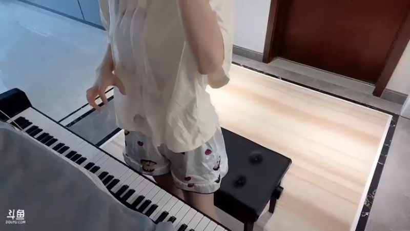 【2022-06-15 18点场】传情小小：【传情小小】最近很气愤