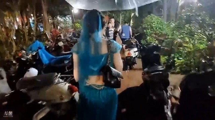 云南一家人 小王哥和崽崽在西双版纳逛夜市