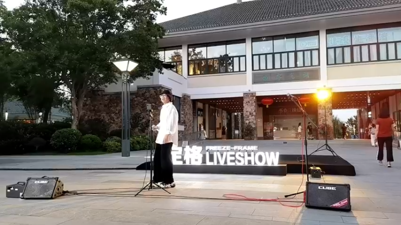【2022-06-15 19点场】我是唐菲：今天户外唱歌噢