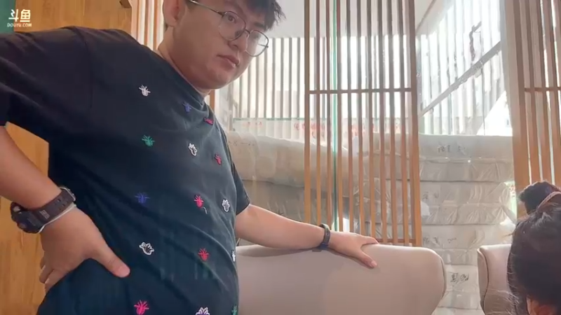 【2022-06-15 13点场】douyu小漠：小漠有乃：西双版纳帝王享受第一天！