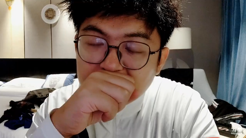 我在斗鱼看火力堂主直播户外