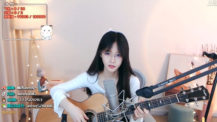 美女阿冷自弹自唱流行歌曲很好听啊