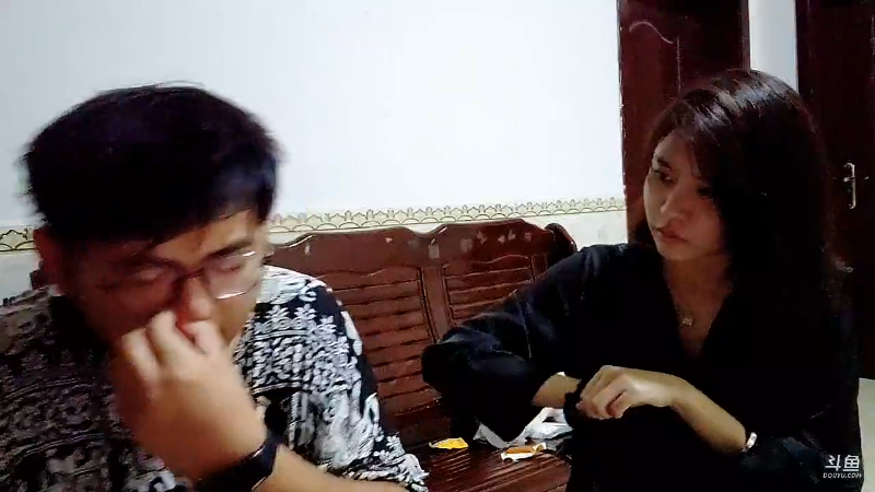 我在斗鱼看火力堂主直播户外