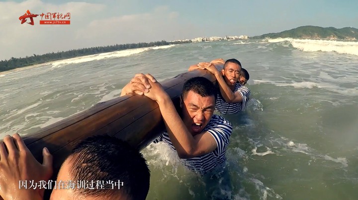 军视“会客厅”：海训要克服哪些困难？睡前“加餐”又是指什么？海军陆战队班长为你一一解答