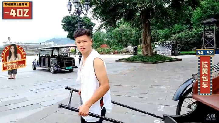 继承者：浩哥当车夫，拉人摆拍，服务到位 啊