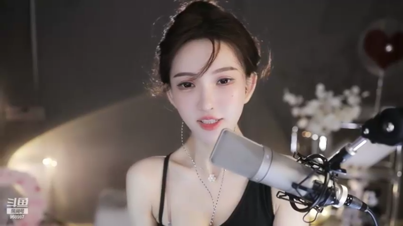 【2022-06-18 01点场】南妹儿呀：身高170的模特mm哦~