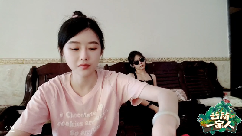 我在斗鱼看火力堂主直播户外