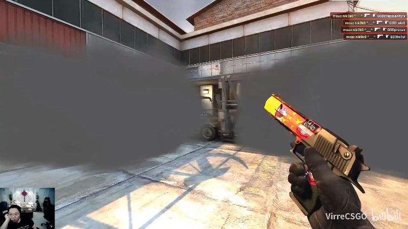 我在斗鱼看即将拥有人鱼线的PDD直播英雄联盟