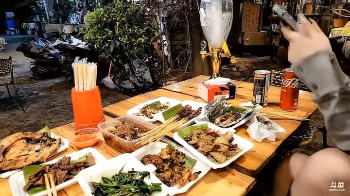 小王哥去找大嘴迷路了，找了个寂寞好搞笑