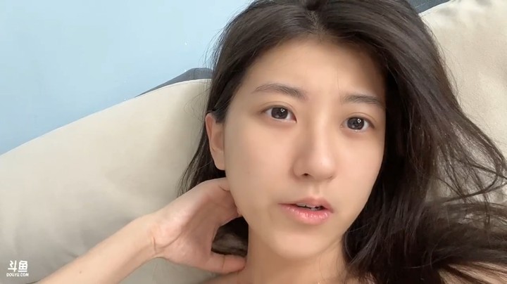 呆妹三台美女冰冰在家直播真有意思