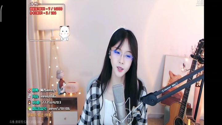 美女阿冷翻唱《靠近》很好听，没翻车啊