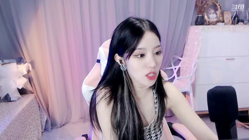 【2022-06-21 18点场】唐6儿：小奶团游戏舞蹈主播