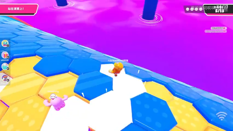 糖豆人离谱瞬间之当滚轮蜂窝只剩下你和队友时