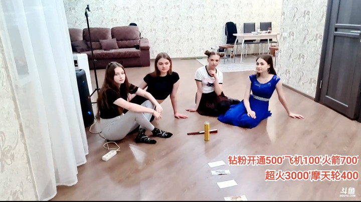 俄罗斯美女玩游戏赢奖励，有意思啊