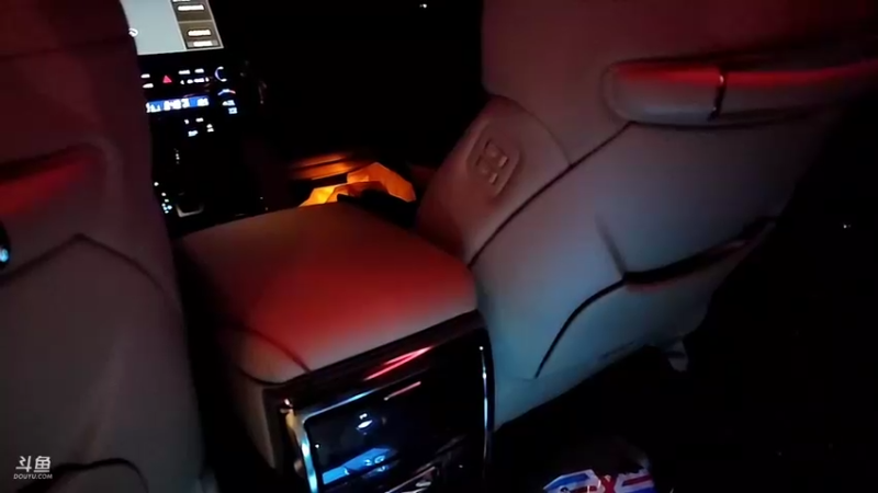 【2022-06-22 20点场】蓝战非OvO：带美女主播露营