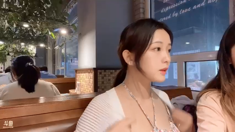 【2022-06-22 20点场】douyu小漠：小漠：浅吃一下，23号奔跑吧！