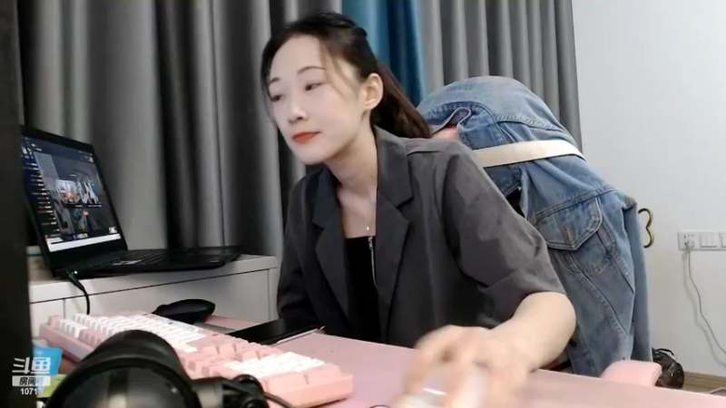 【2022-06-24 18点场】传情小小：【小鹿】今天只适合看比赛~