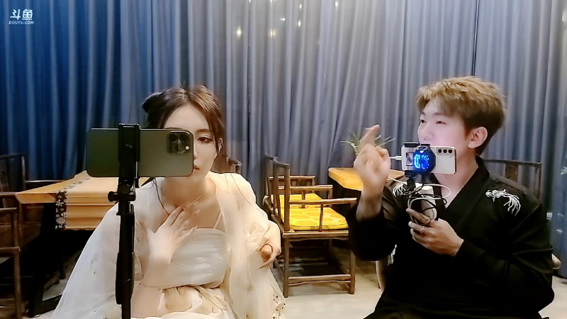 我在斗鱼看火力堂主直播户外