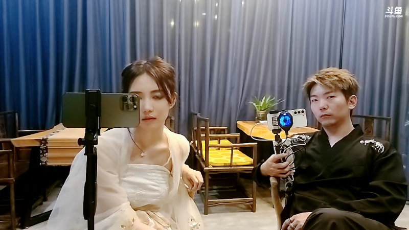 我在斗鱼看火力堂主直播户外