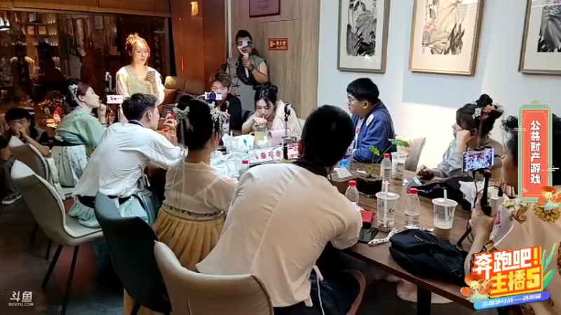 【2022-06-24 22点场】胡嘉一：《奔跑吧！主播》day2..牡丹博物馆