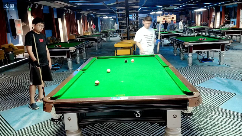 我在斗鱼看火力堂主直播户外